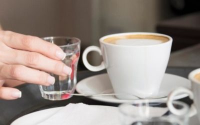 Cambiar las bebidas azucaradas por café, té o agua reduce el número de muertes en adultos con diabetes.