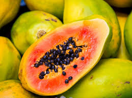 La textura lechosa de la papaya está repleta de nutrientes.